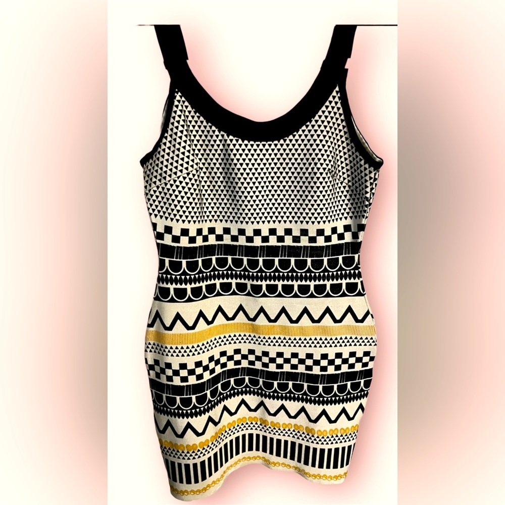 Lovely horizontal geometric patterned, short, bodycon dress